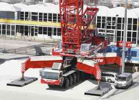 Liebherr LG 1750, Liebherr